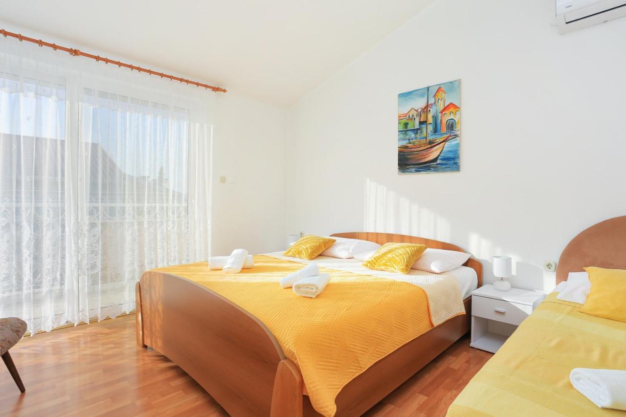 Apartments And Rooms With Parking Space Kastel Stafilic, Kastela - 18673 エクステリア 写真