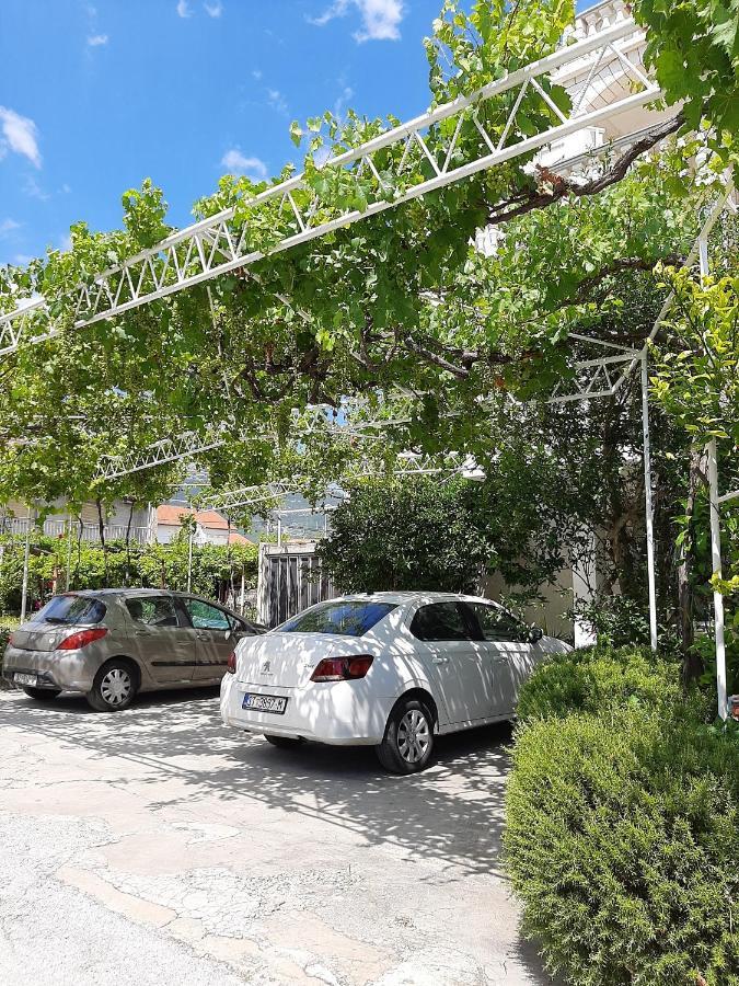 Apartments And Rooms With Parking Space Kastel Stafilic, Kastela - 18673 エクステリア 写真