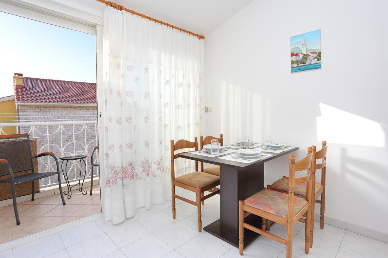 Apartments And Rooms With Parking Space Kastel Stafilic, Kastela - 18673 エクステリア 写真