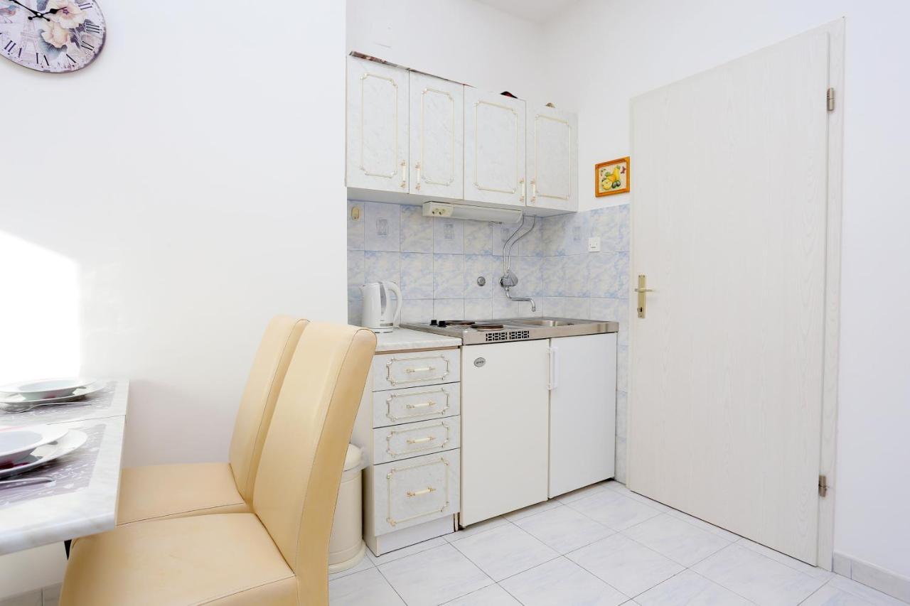 Apartments And Rooms With Parking Space Kastel Stafilic, Kastela - 18673 エクステリア 写真