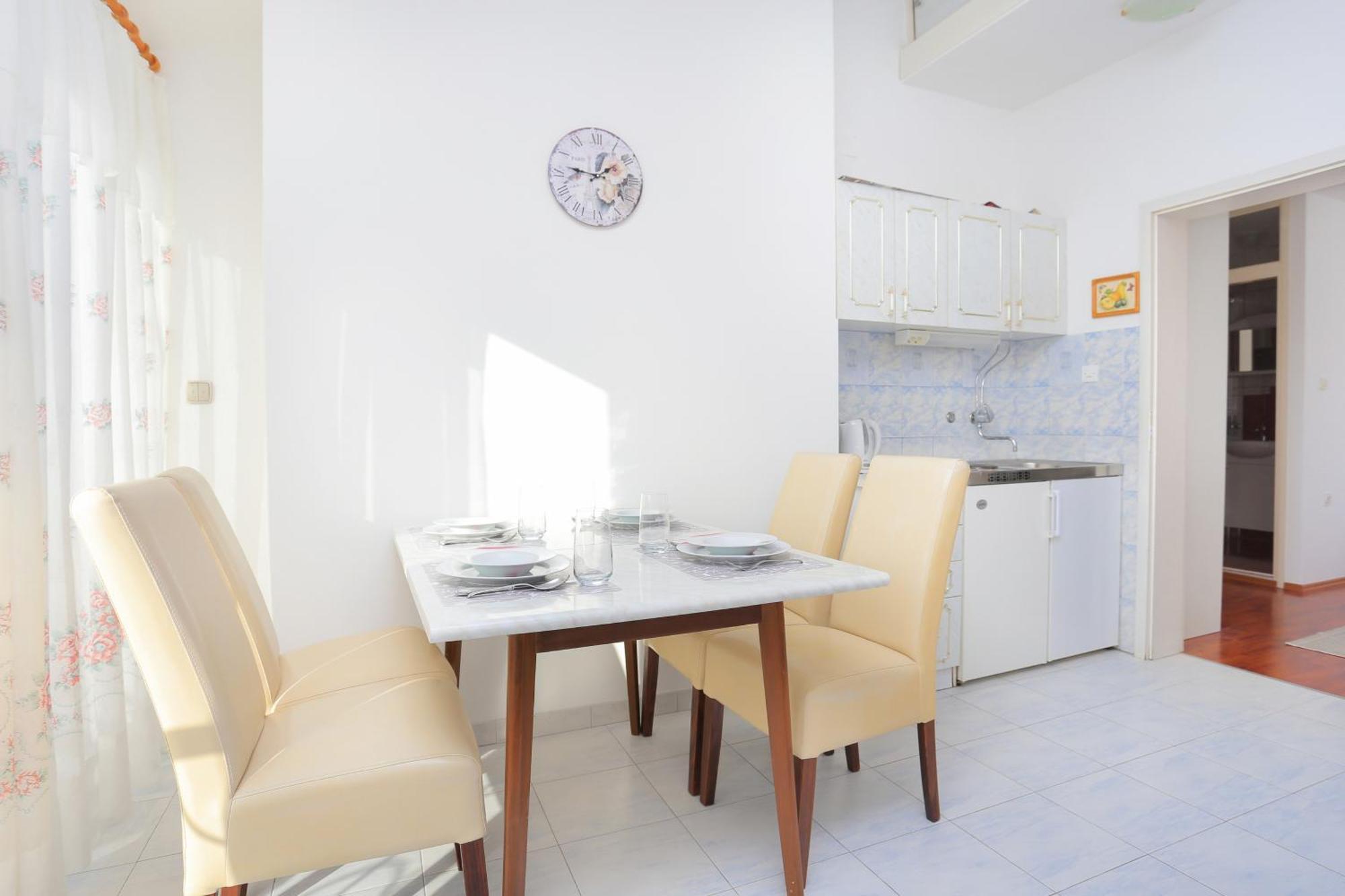 Apartments And Rooms With Parking Space Kastel Stafilic, Kastela - 18673 部屋 写真
