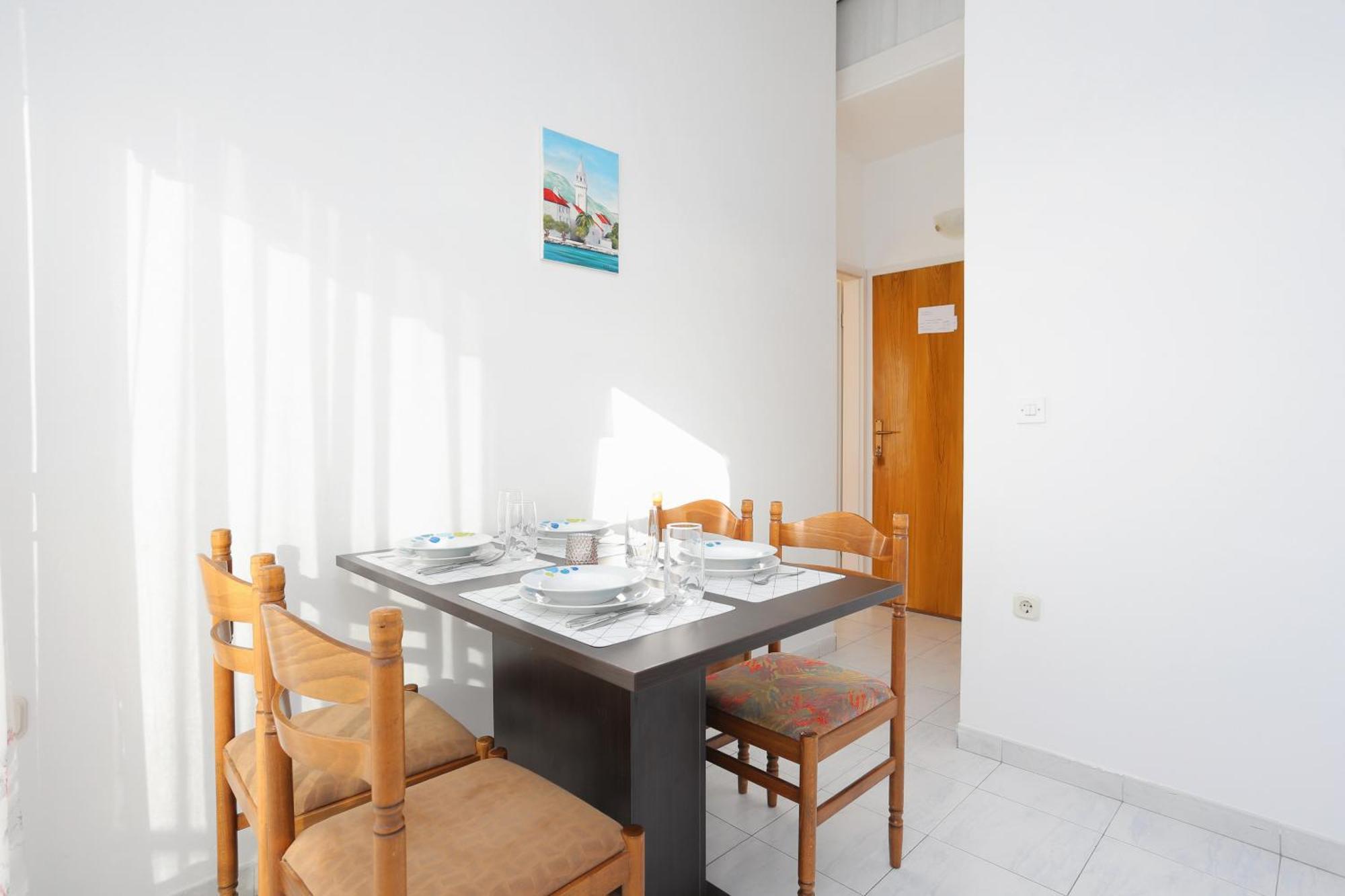 Apartments And Rooms With Parking Space Kastel Stafilic, Kastela - 18673 部屋 写真