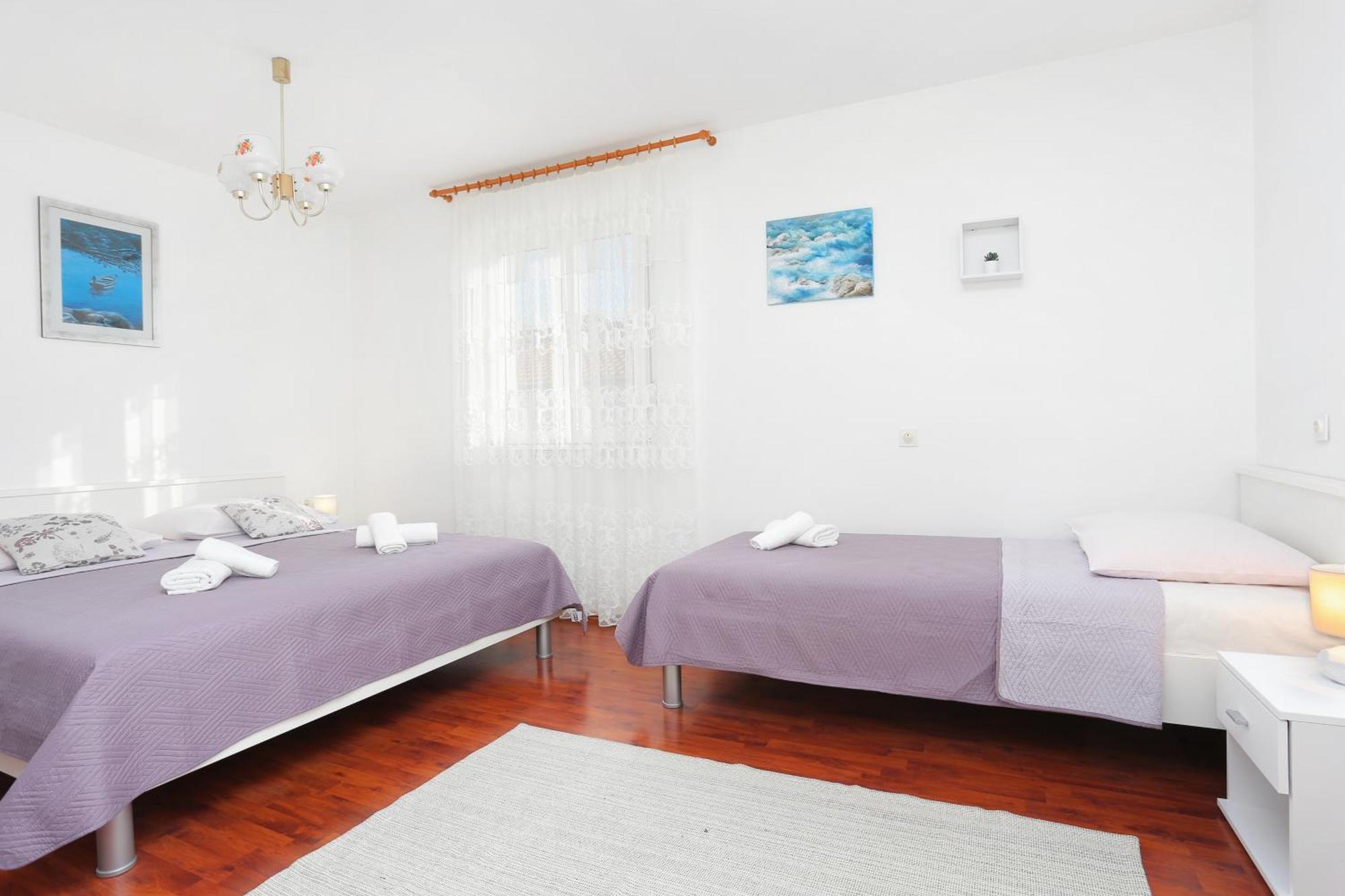 Apartments And Rooms With Parking Space Kastel Stafilic, Kastela - 18673 部屋 写真